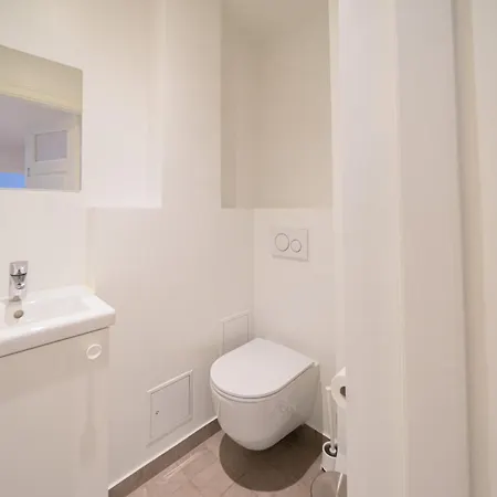 4-br With A Balcony In - 182 *