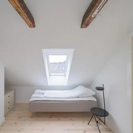 4-br With A Balcony In - 182 Hellerup