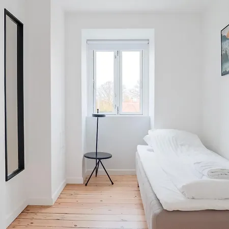 4-br With A Balcony In - 182 Lejlighed Hellerup
